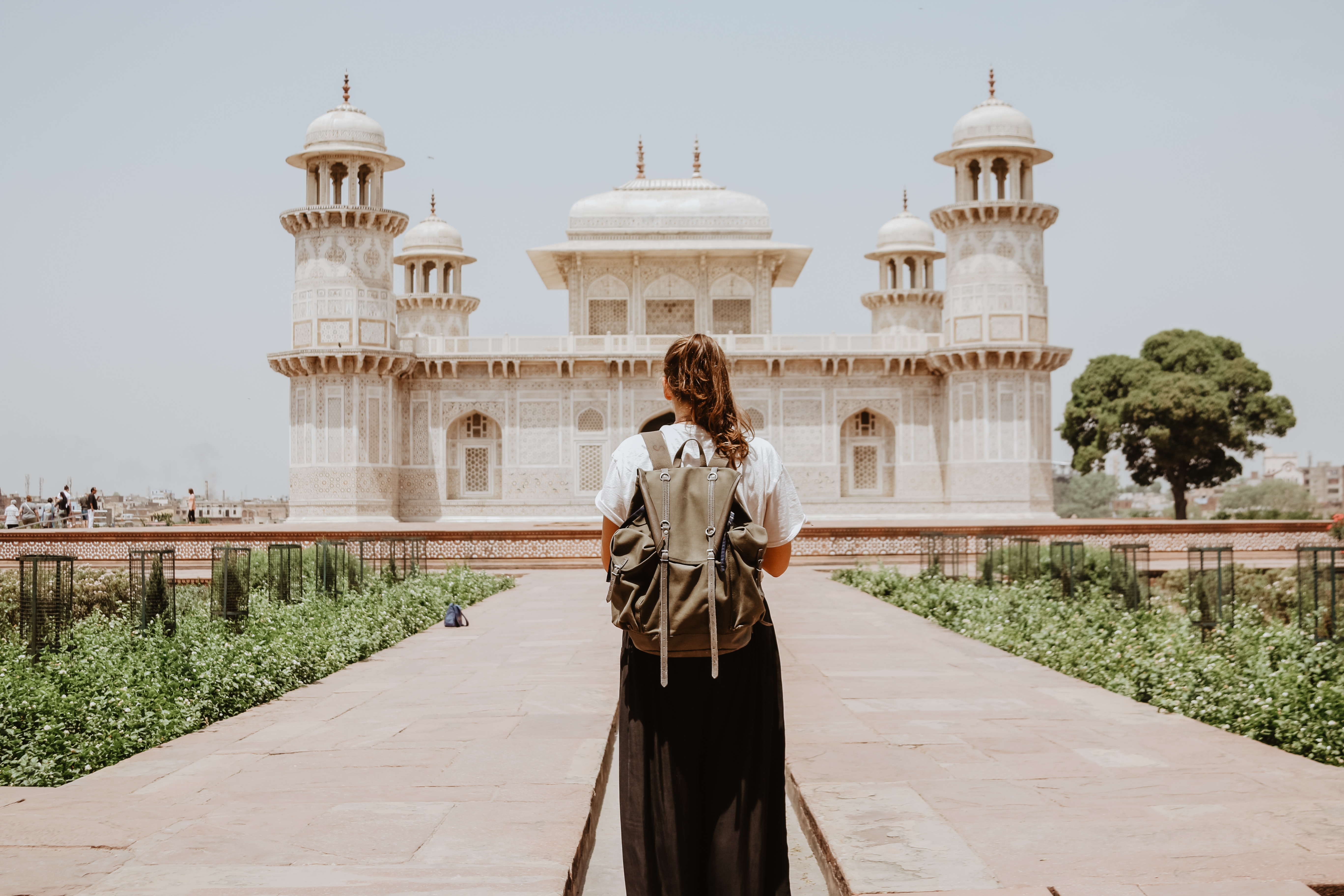 Поездка в индию. Путешествие в Индию. Паломнический туризм в Индии. Путешествие в Индию девушка. Путешествия Индия фото.