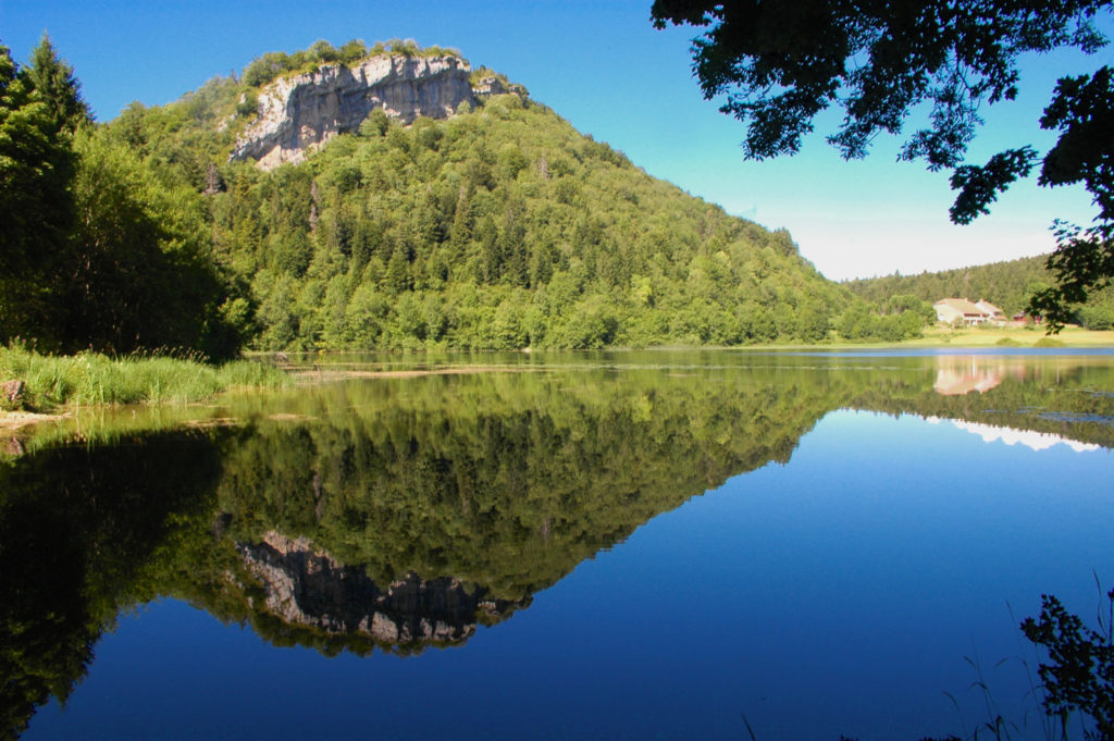 Check Out These 3 Gorgeous French Lakes - Traveler Master