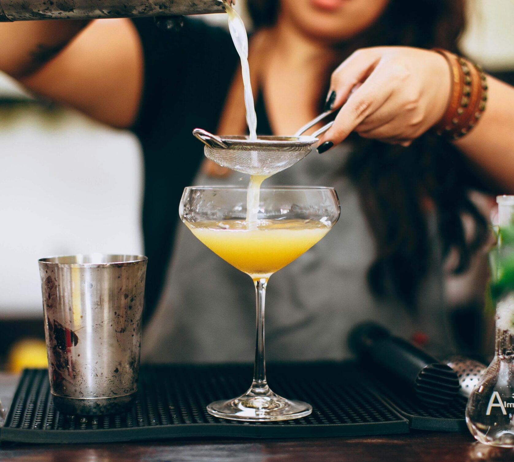 3 of the Best Cocktail Bars in London, England - Traveler Master