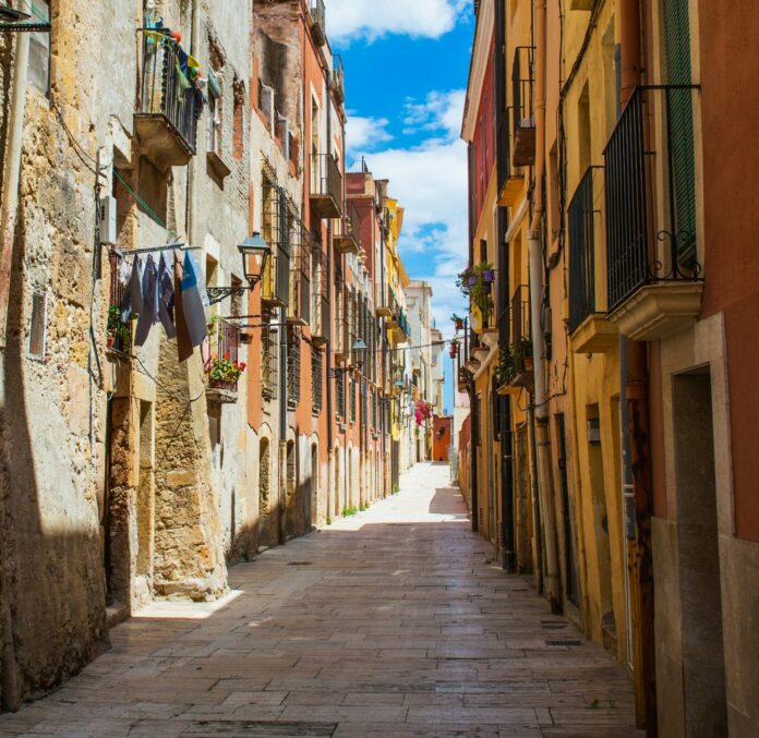 Old street in Tarragona, Cataluña, Spain